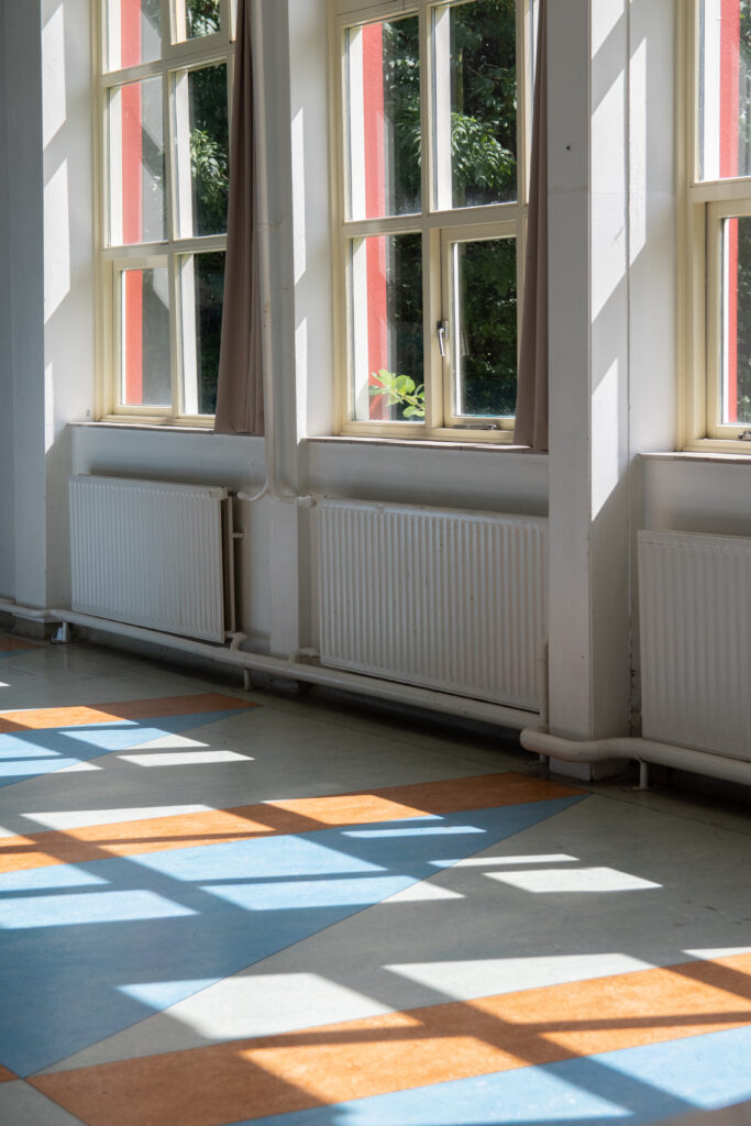 De aula van het Hogeland College, waar straks opvoeringen plaats gaan vinden.